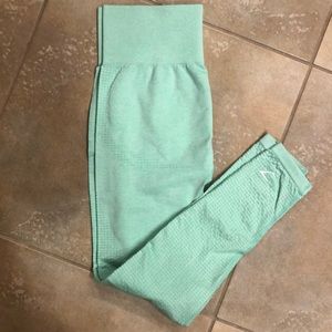 Brand new never worn gym shark size M